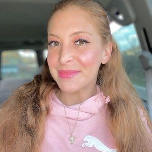 Meet your Posher, Lora